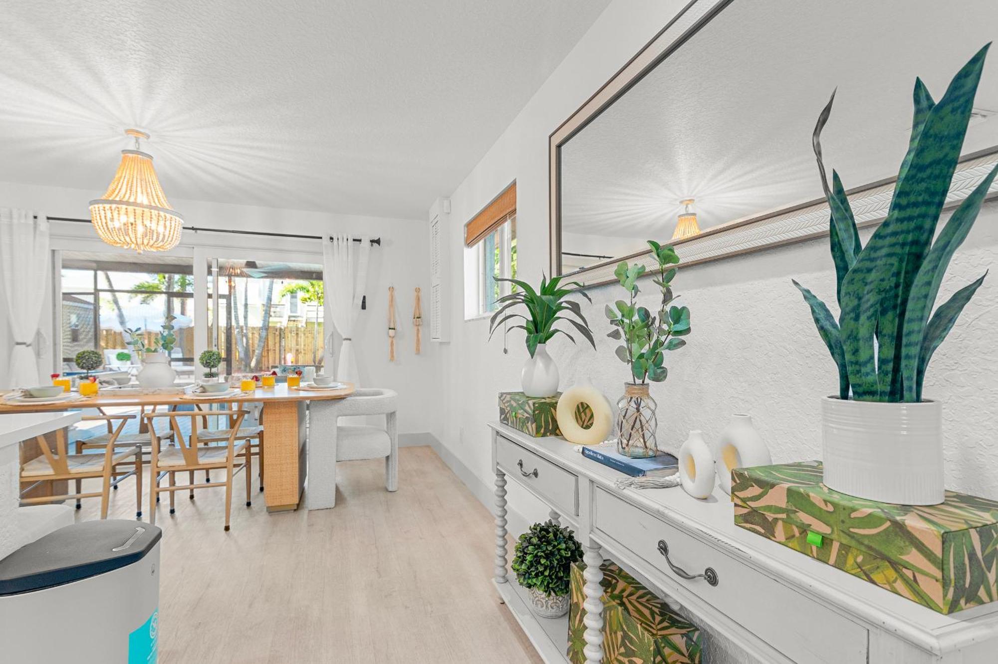 Bohemian Retreat-heated Pool, Jacuzzi & Pool Table *