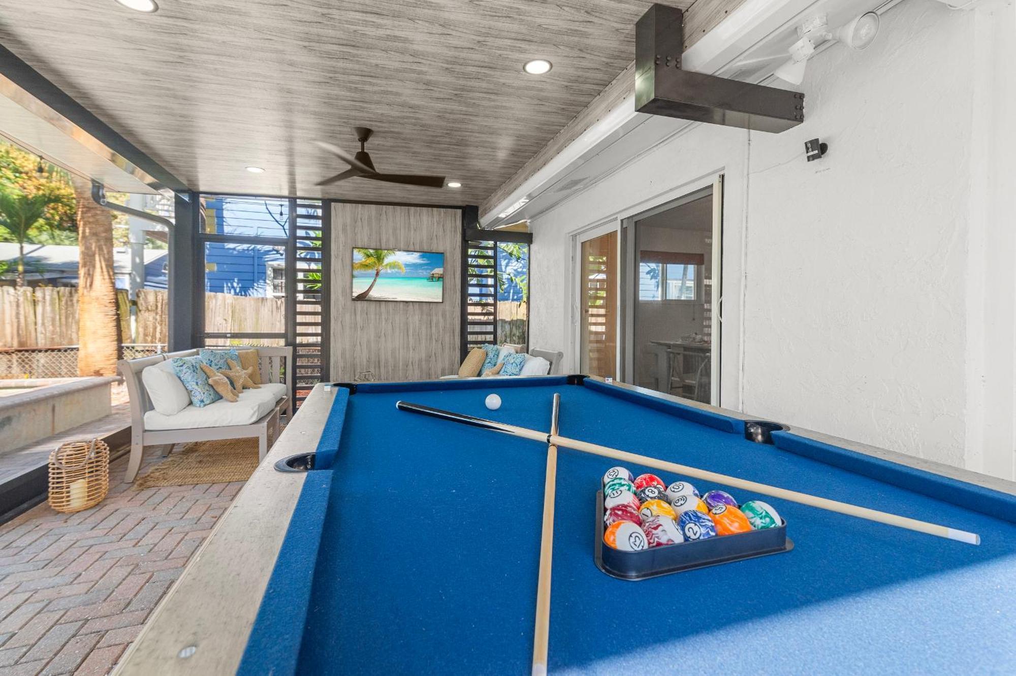Bohemian Retreat-heated Pool, Jacuzzi & Pool Table Holiday home *