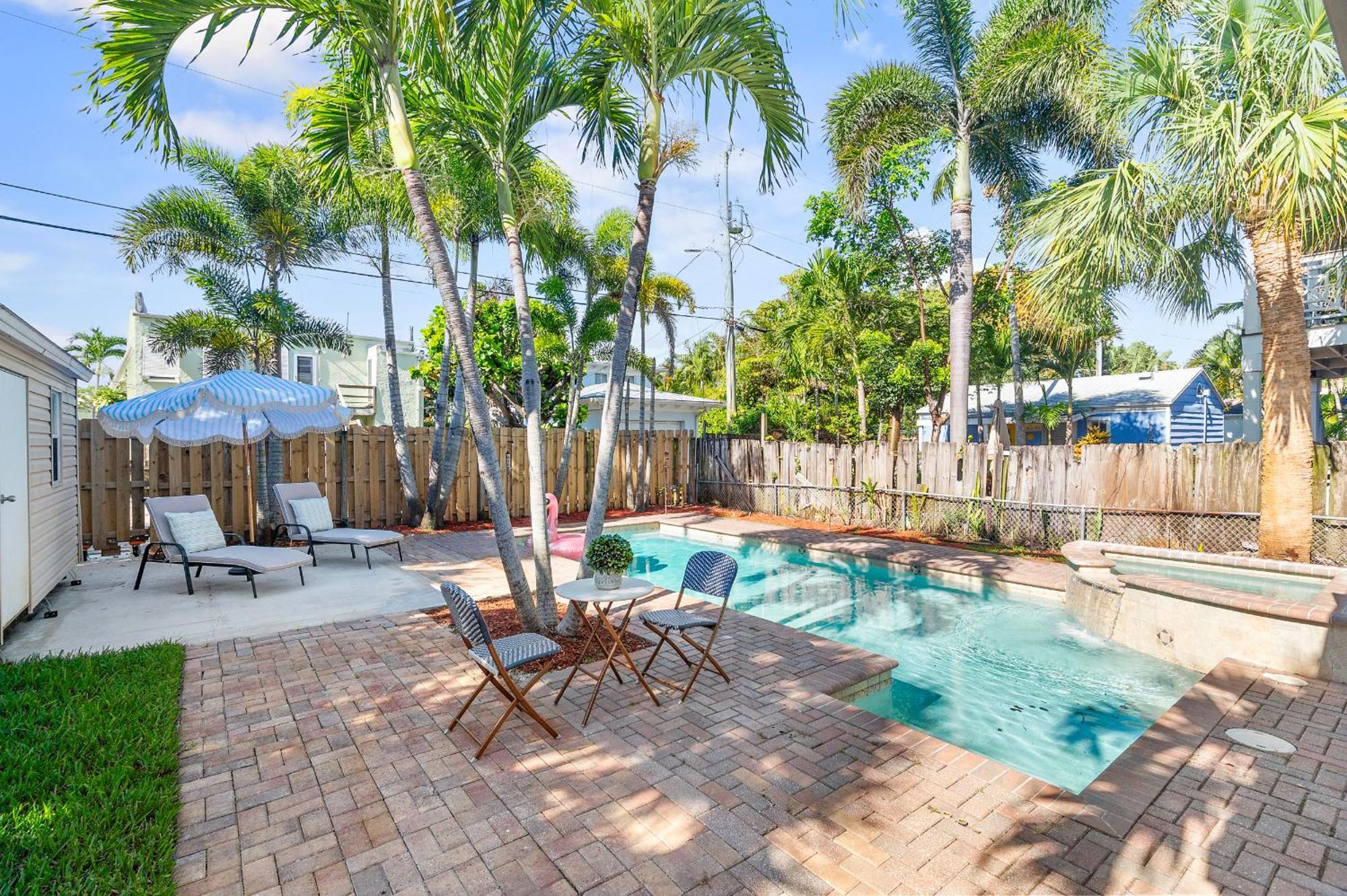 Holiday home Bohemian Retreat-heated Pool, Jacuzzi & Pool Table