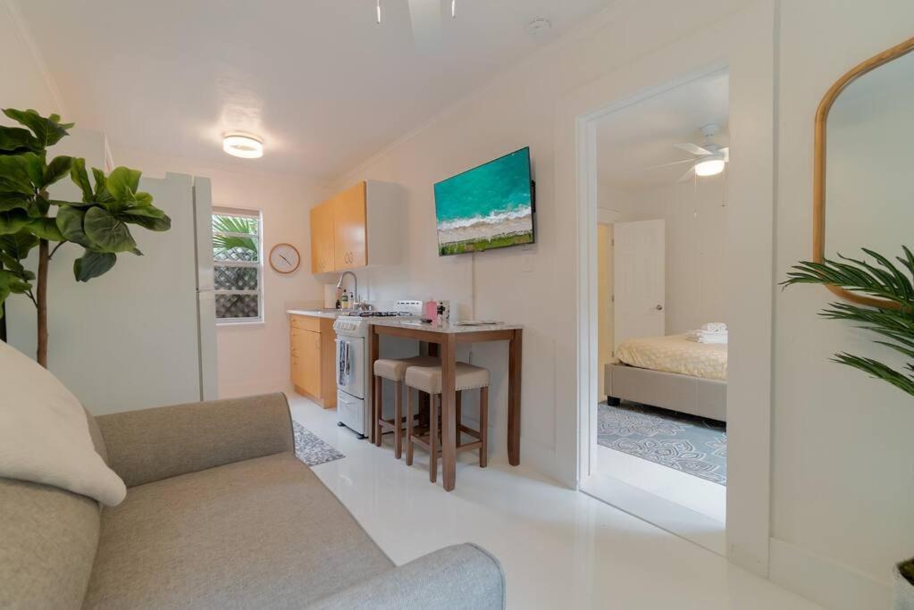 Apartment Quiet West Palm Guest Near The Beach! West Palm Beach