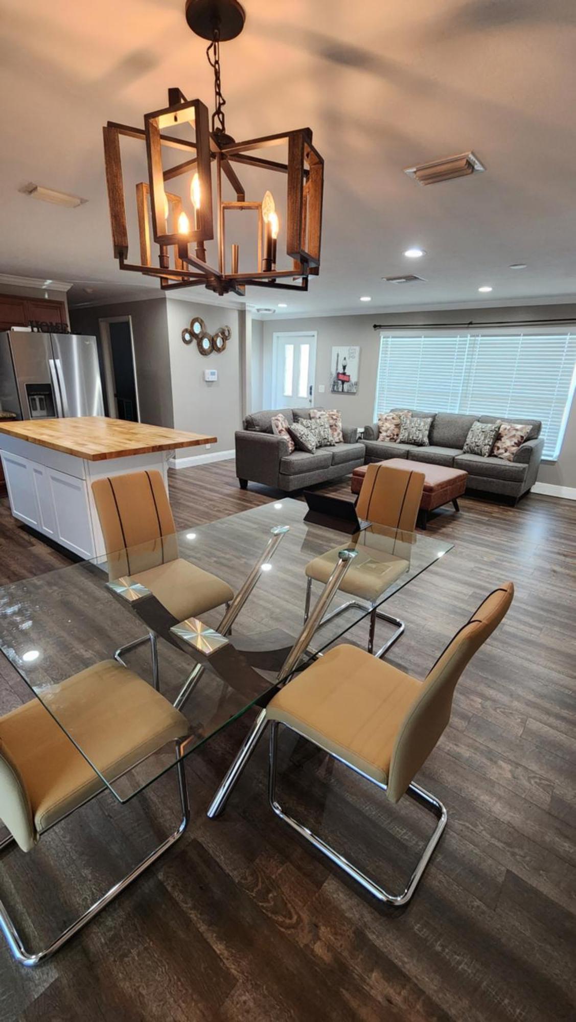 3 Bedroom 2 Bathroom Near The Beach, Big Yard