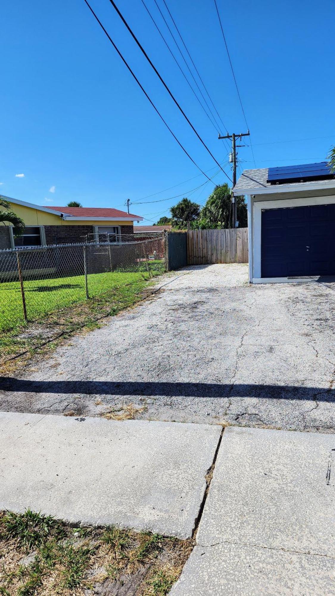 Holiday home 3 Bedroom 2 Bathroom Near The Beach, Big Yard *