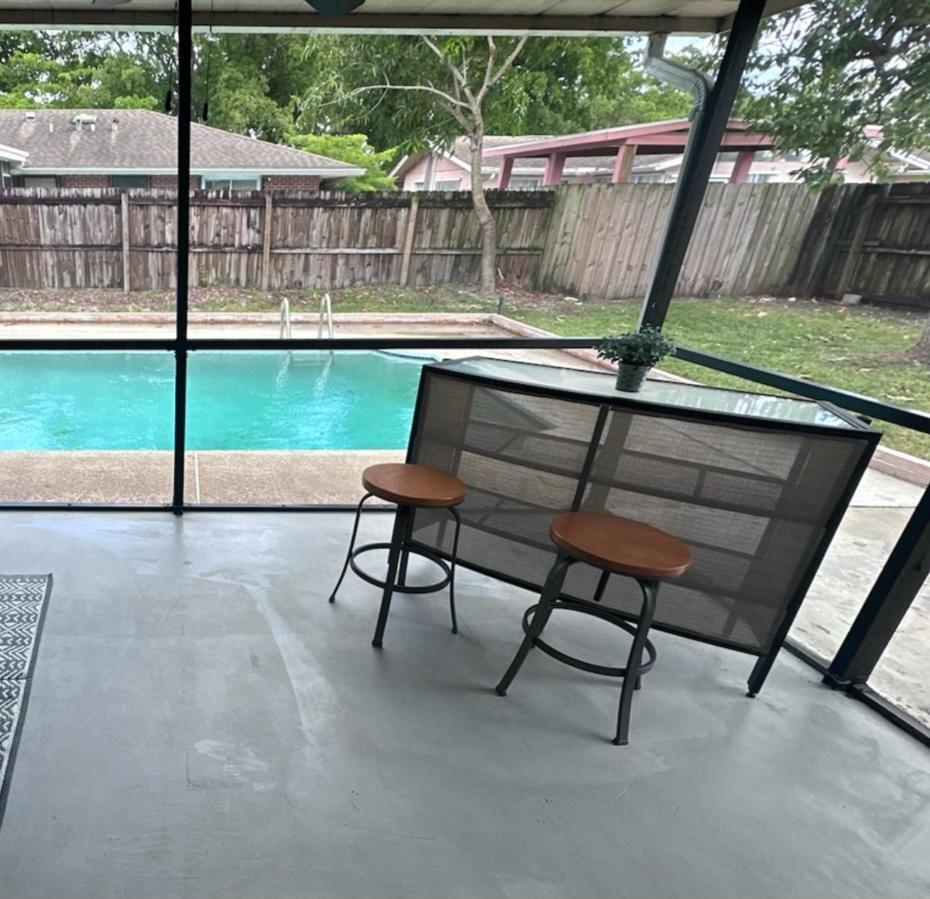 Casa de férias Whole House+renovated+pool+lanai+bbq+close To West Palm Beach