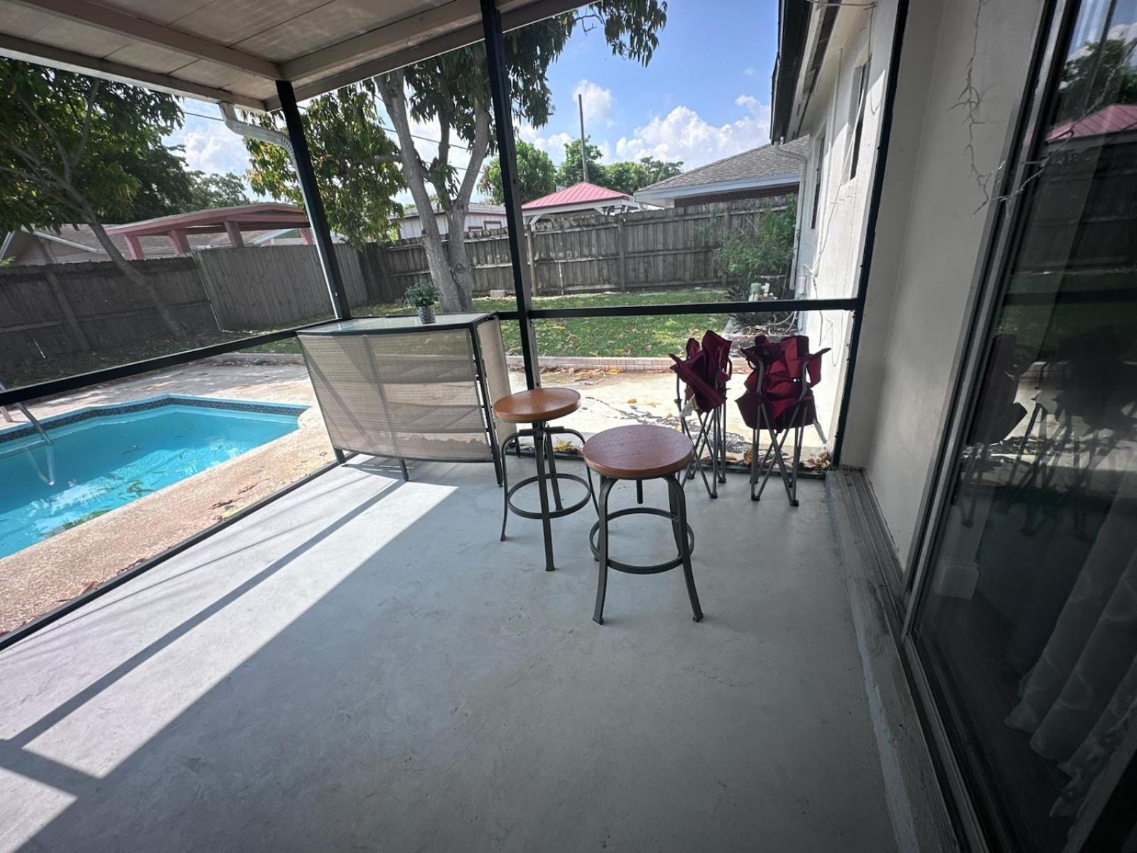 Whole House+renovated+pool+lanai+bbq+close To