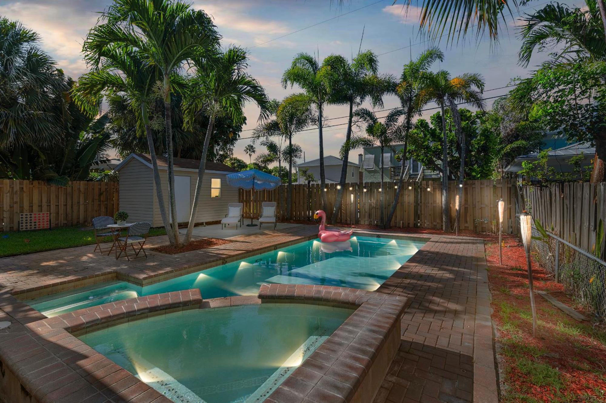 Bohemian Retreat-heated Pool, Jacuzzi & Pool Table Holiday home