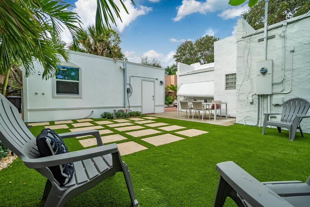Garden Oasis In Flamingo Park *