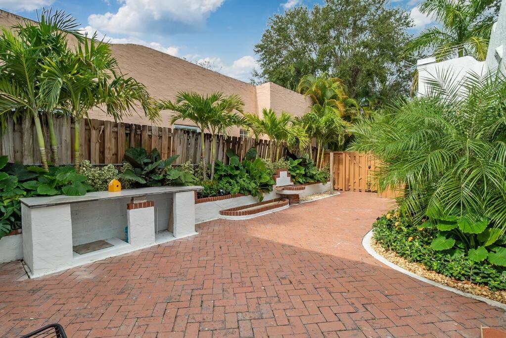 Apartment Garden Oasis In Flamingo Park *