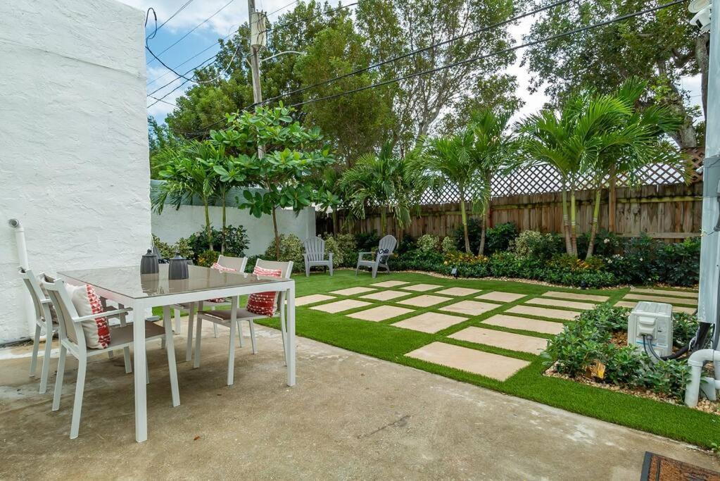 Garden Oasis In Flamingo Park Apartment