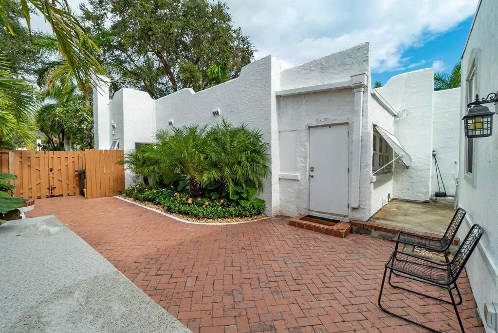 Garden Oasis In Flamingo Park *