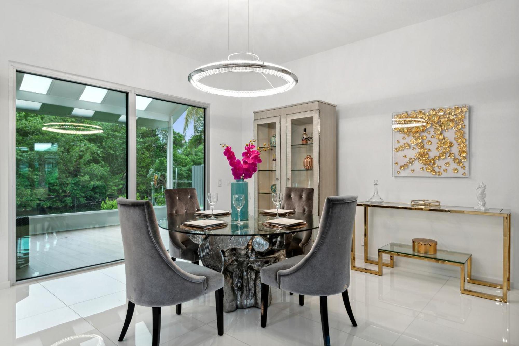 Luxury Modern Waterfront House In Location! King Bed & Close To Holiday home