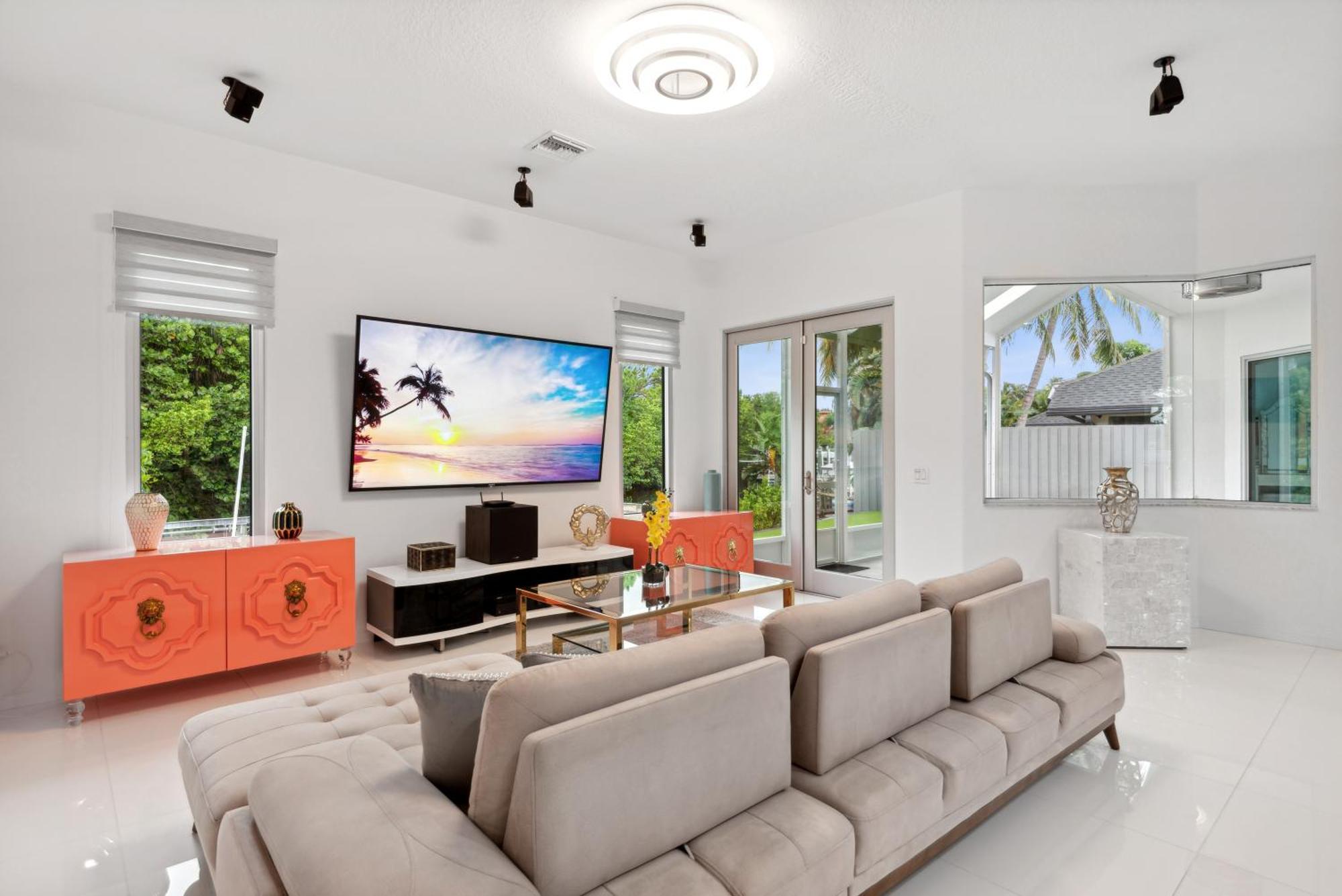 Luxury Modern Waterfront House In Location! King Bed & Close To Holiday home West Palm Beach