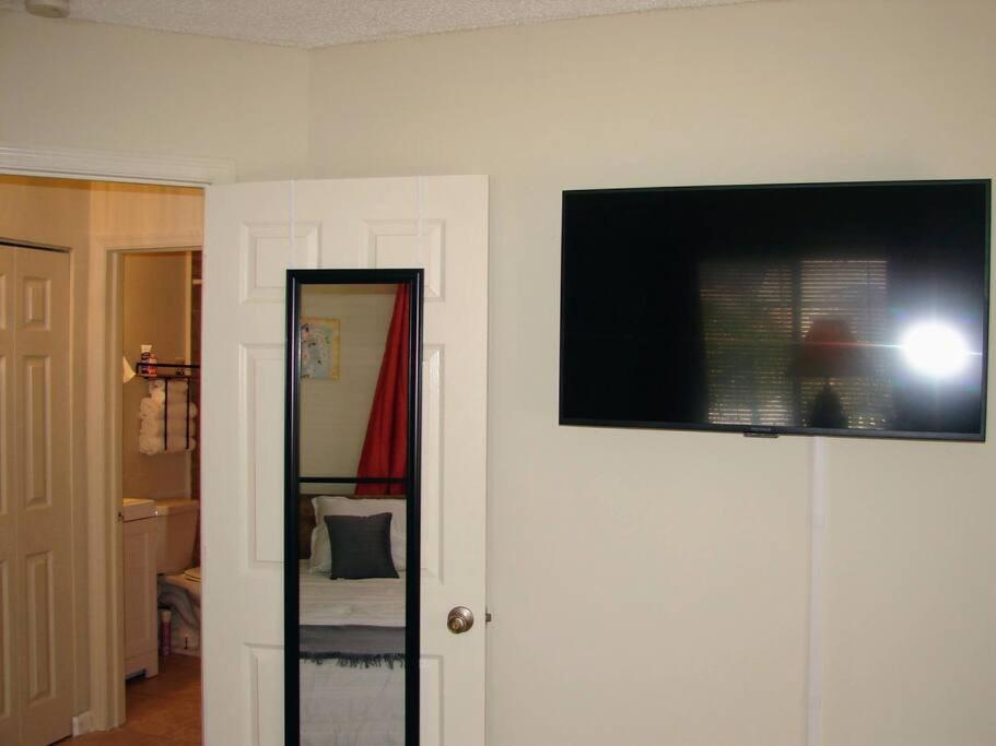 Sea Breeze- 2 Bedroom Apartment- Centrally Located * West Palm Beach
