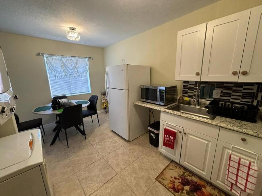 Sea Breeze- 2 Bedroom Apartment- Centrally Located