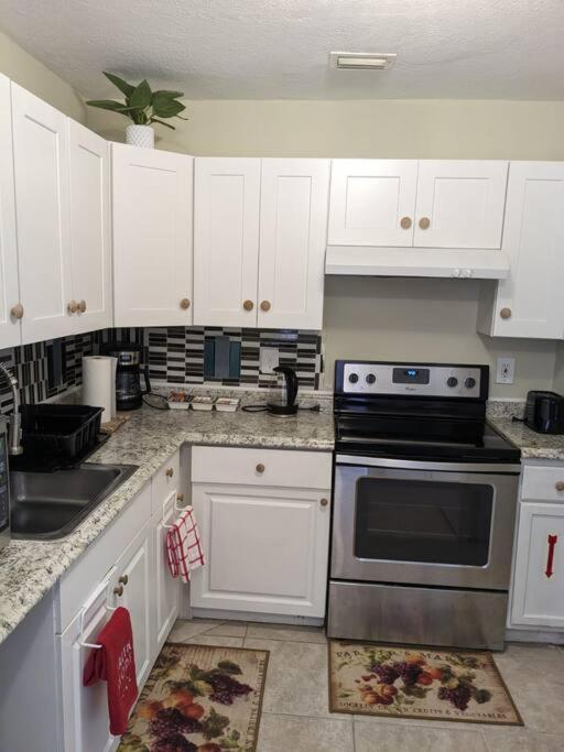 Sea Breeze- 2 Bedroom Apartment- Centrally Located *