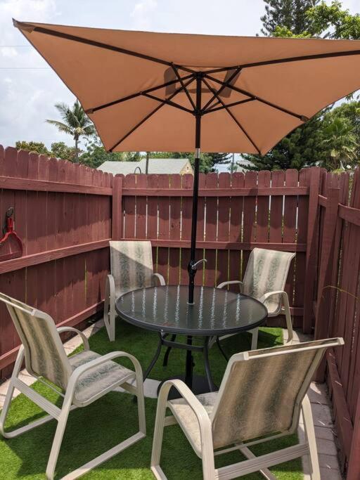Sea Breeze- 2 Bedroom Apartment- Centrally Located * West Palm Beach