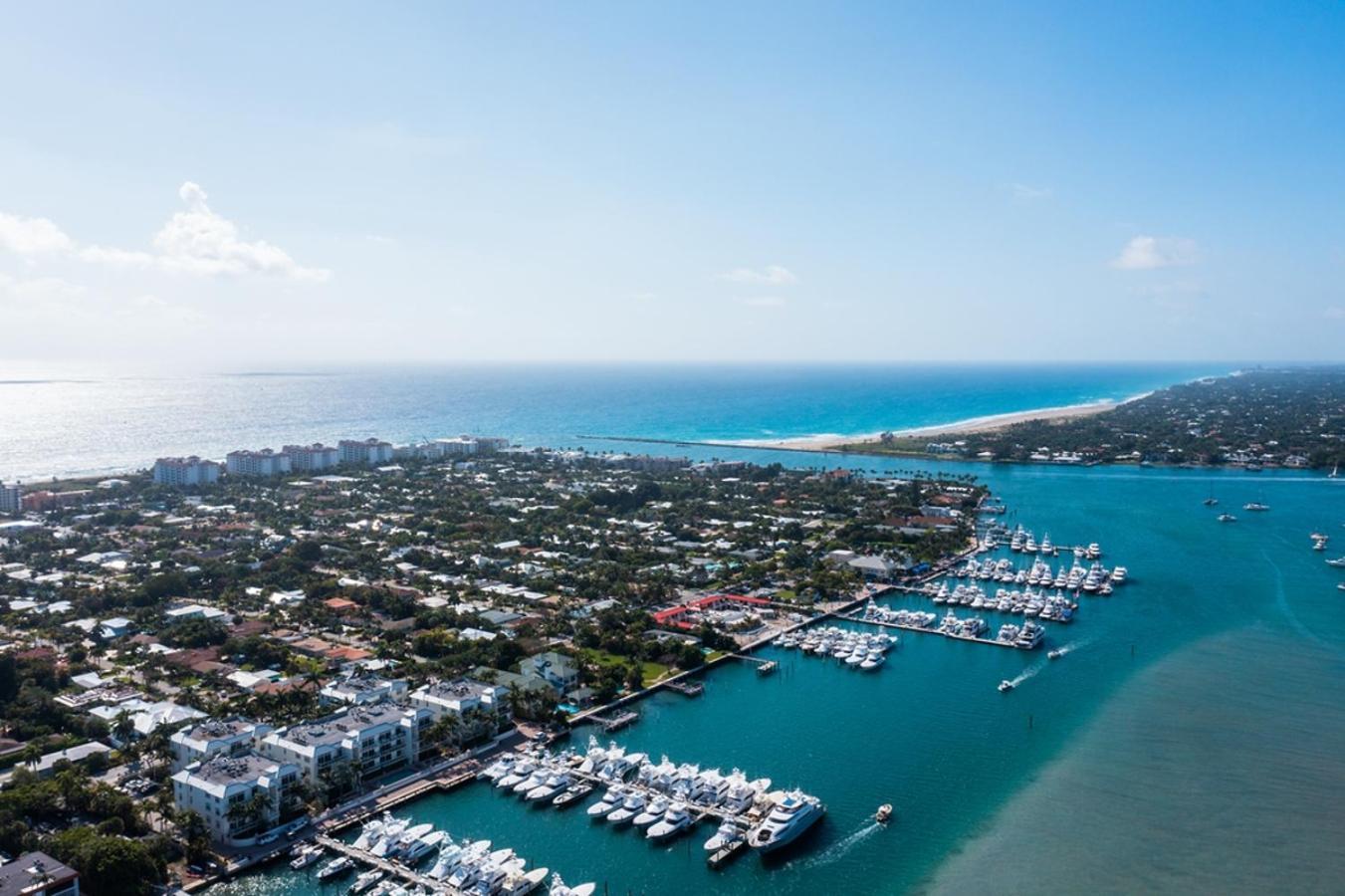 1 Block To The Beach! King Beds! Spacious, Modern