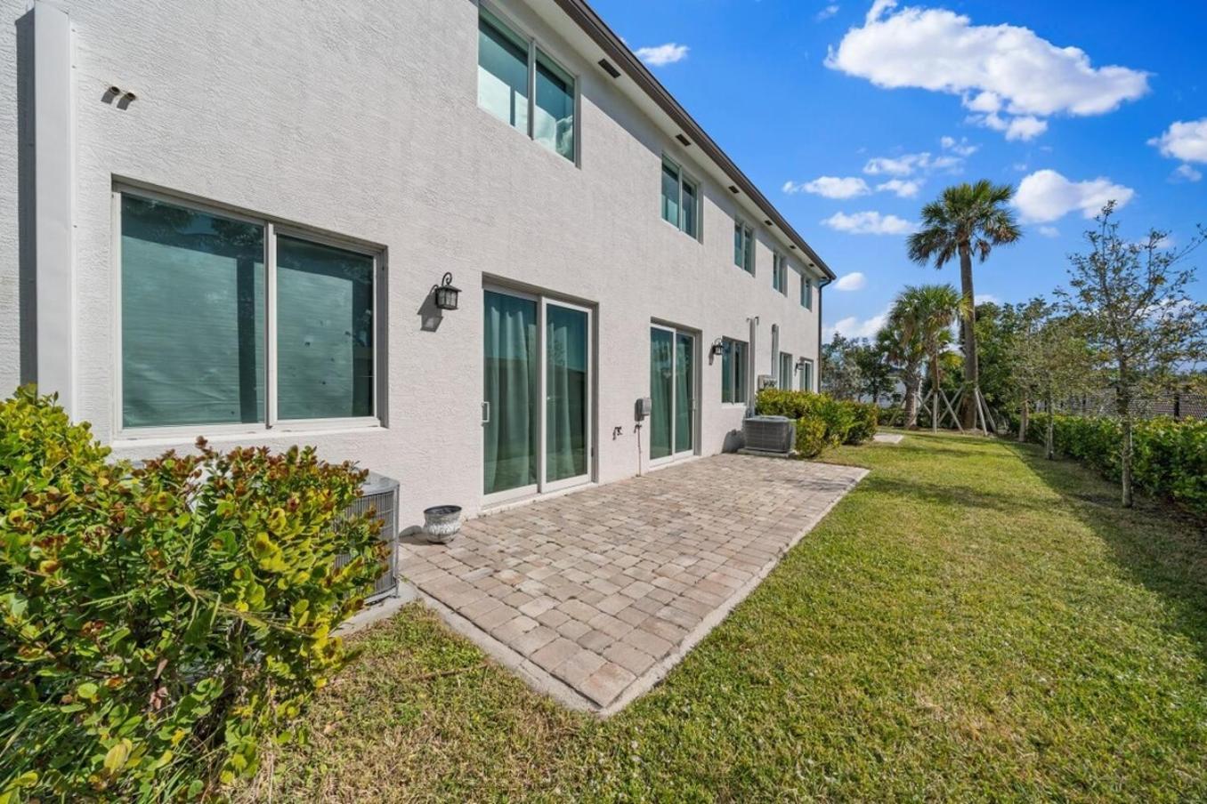 4-bed Wpb Near 95,airport,dt & Beaches