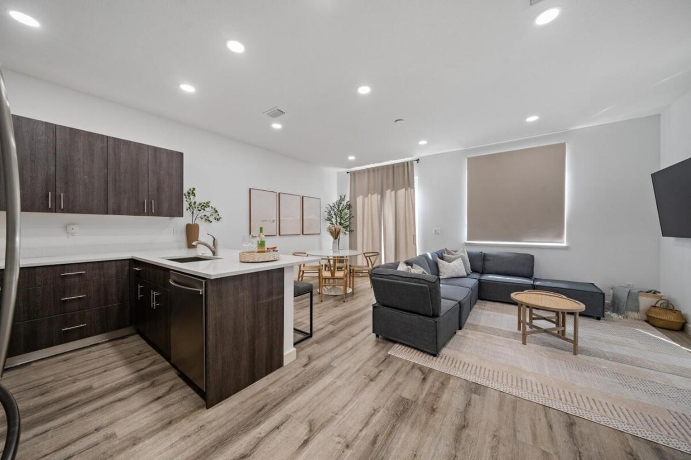 4-bed Wpb Near 95,airport,dt & Beaches Holiday home