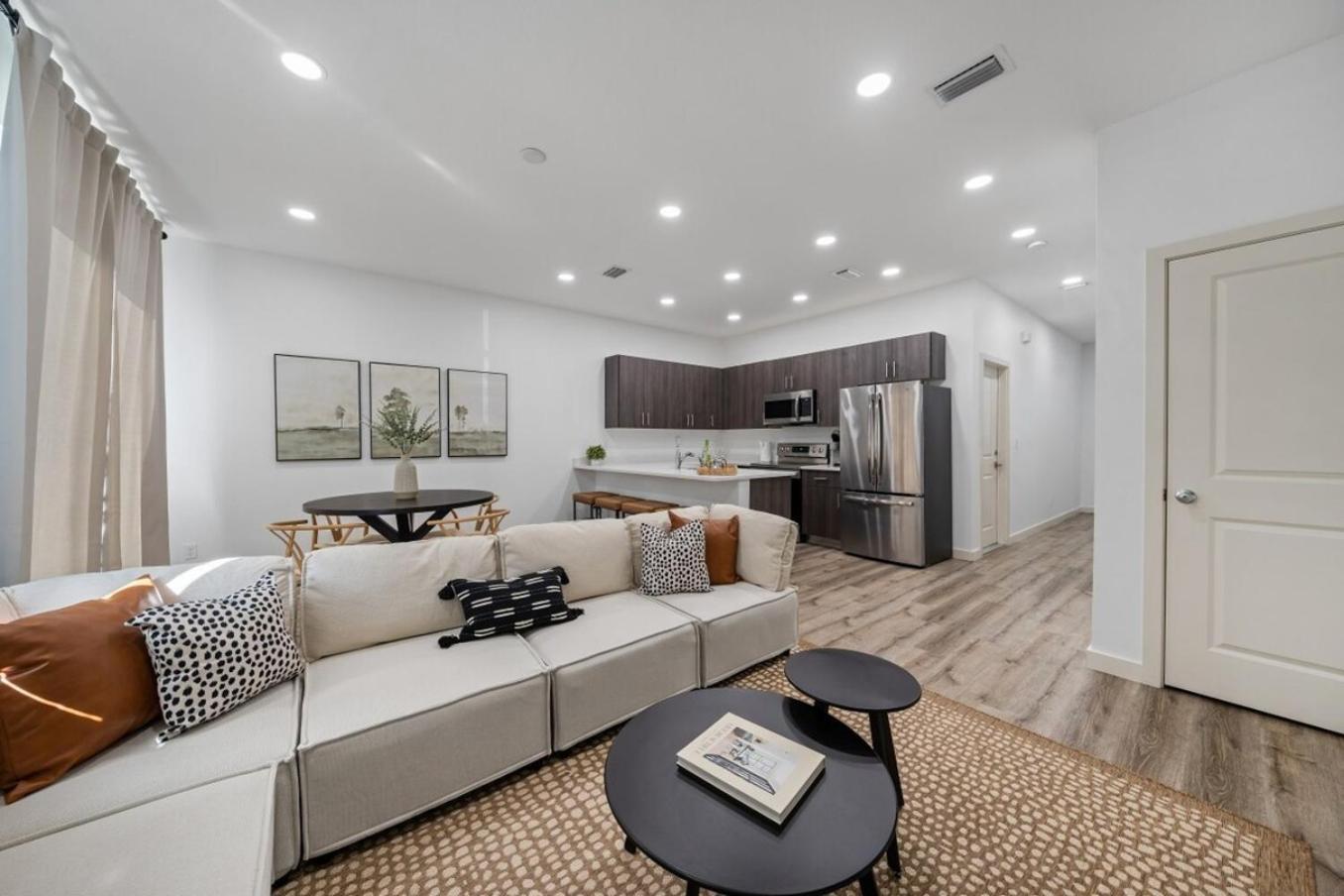 4-bed Wpb Near 95,airport,dt & Beaches West Palm Beach