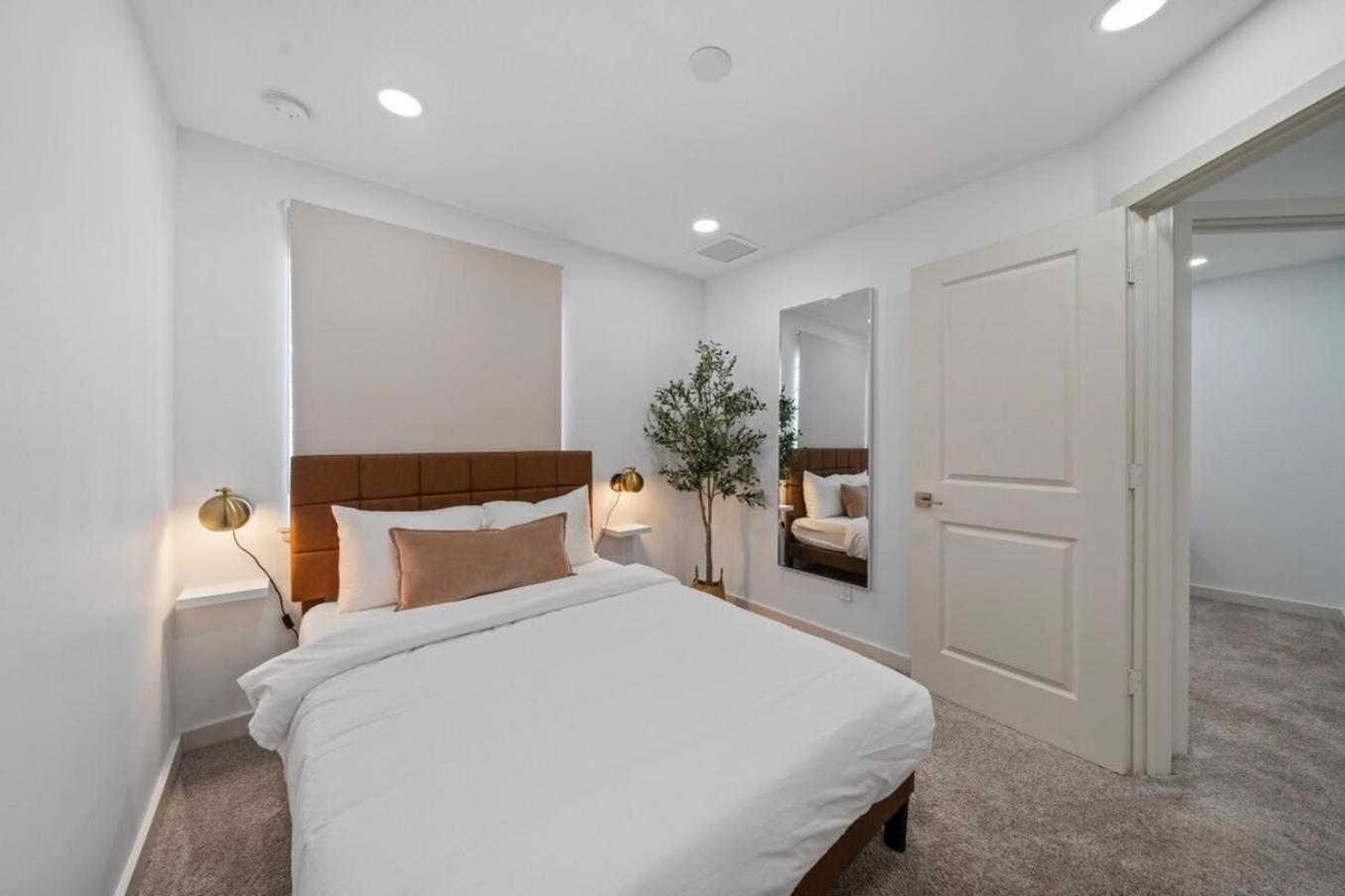 4-bed Wpb Near 95,airport,dt & Beaches West Palm Beach