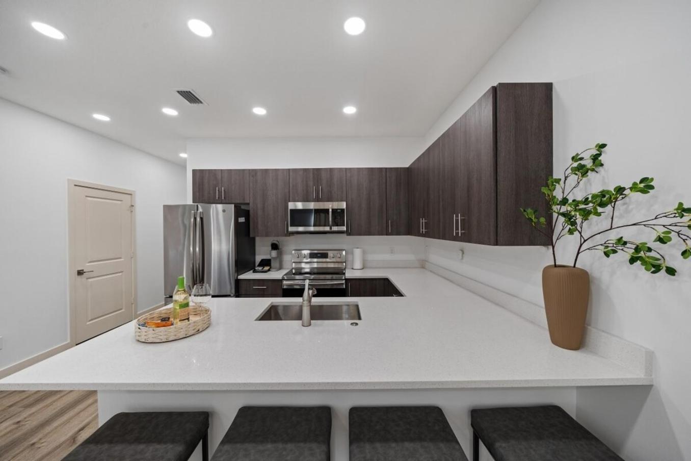 4-bed Wpb Near 95,airport,dt & Beaches Holiday home *