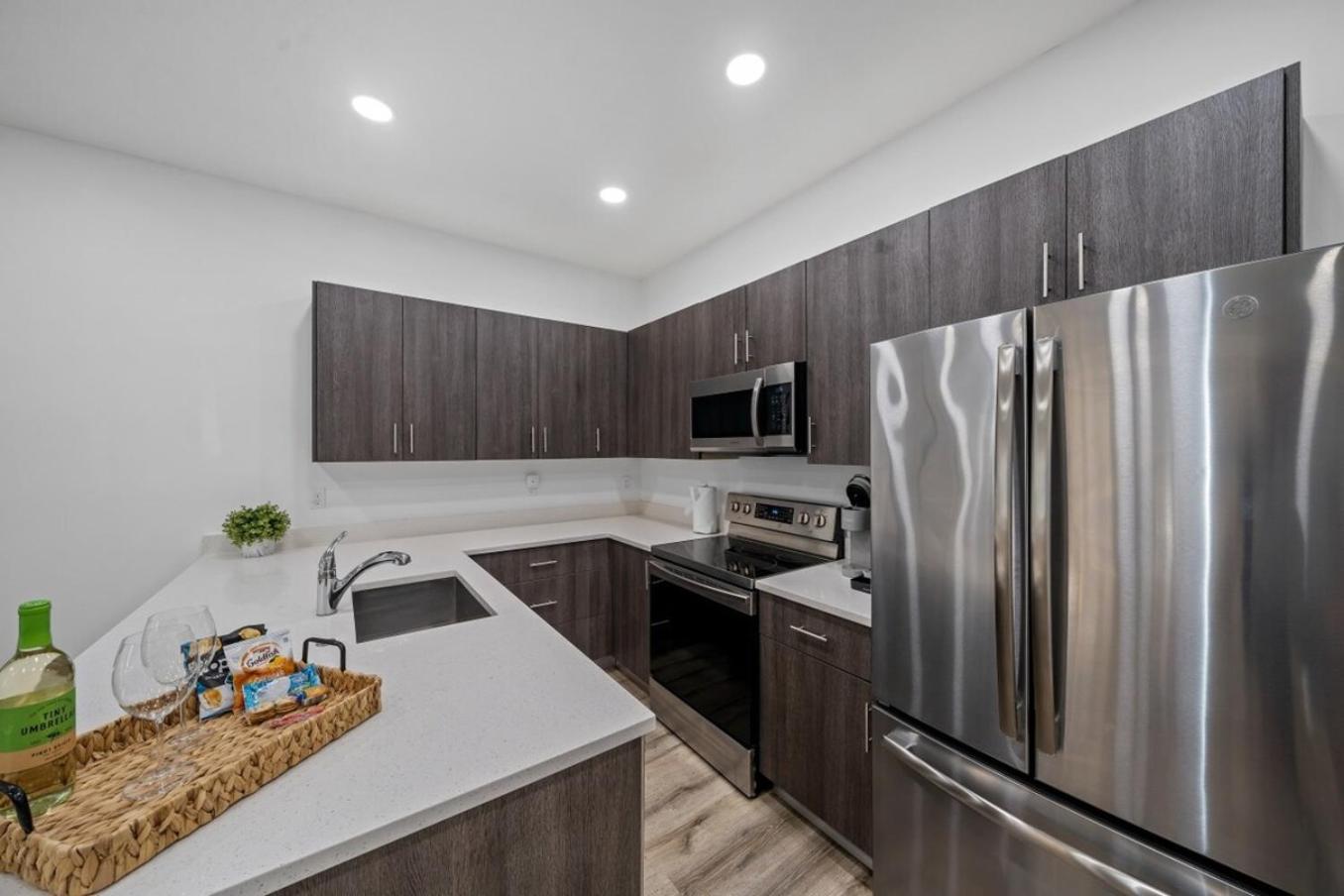 4-bed Wpb Near 95,airport,dt & Beaches *