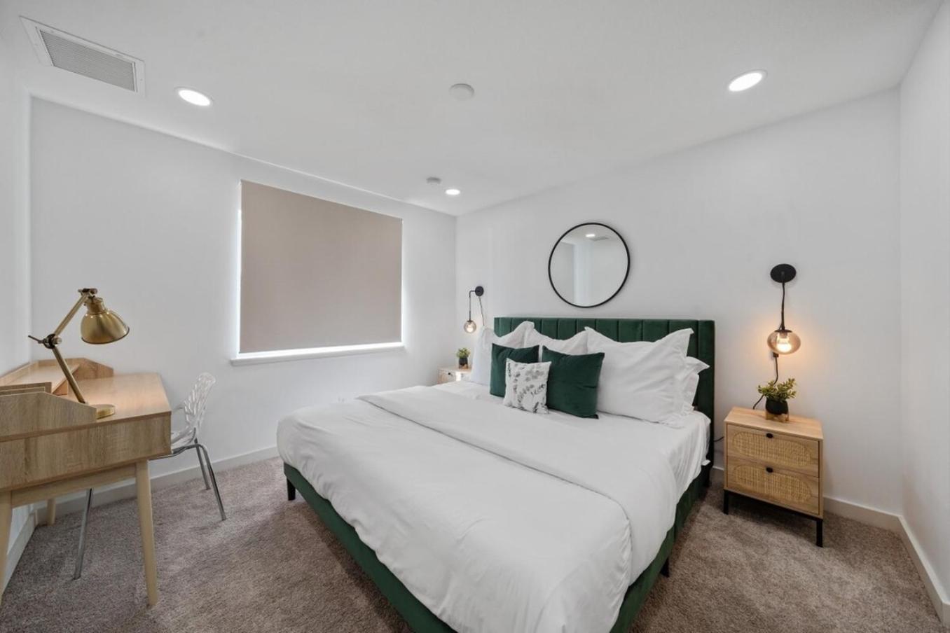 4-bed Wpb Near 95,airport,dt & Beaches * West Palm Beach