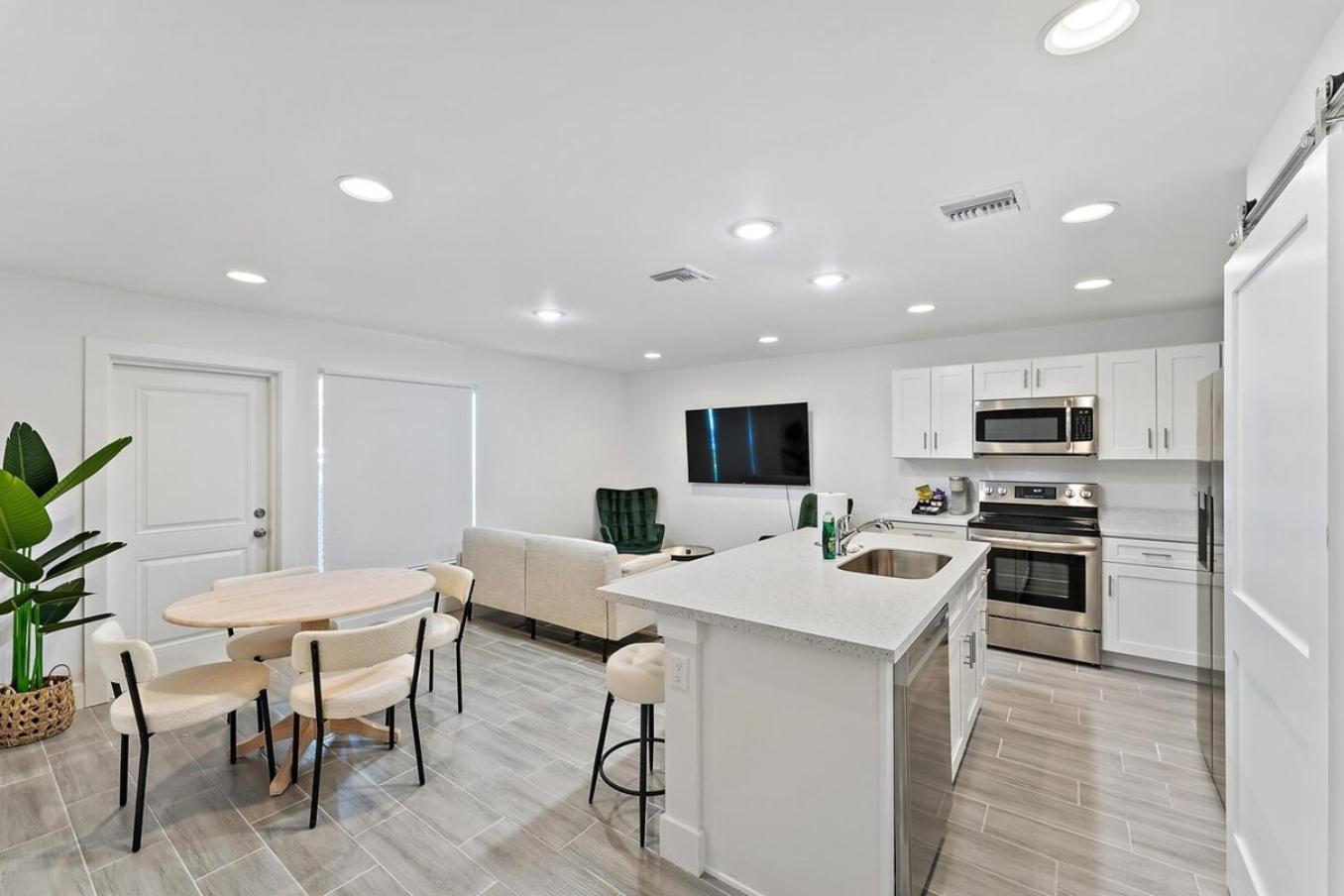 Modern Living 2-bedroom,2 Bath Downtown Wpb Casa de férias