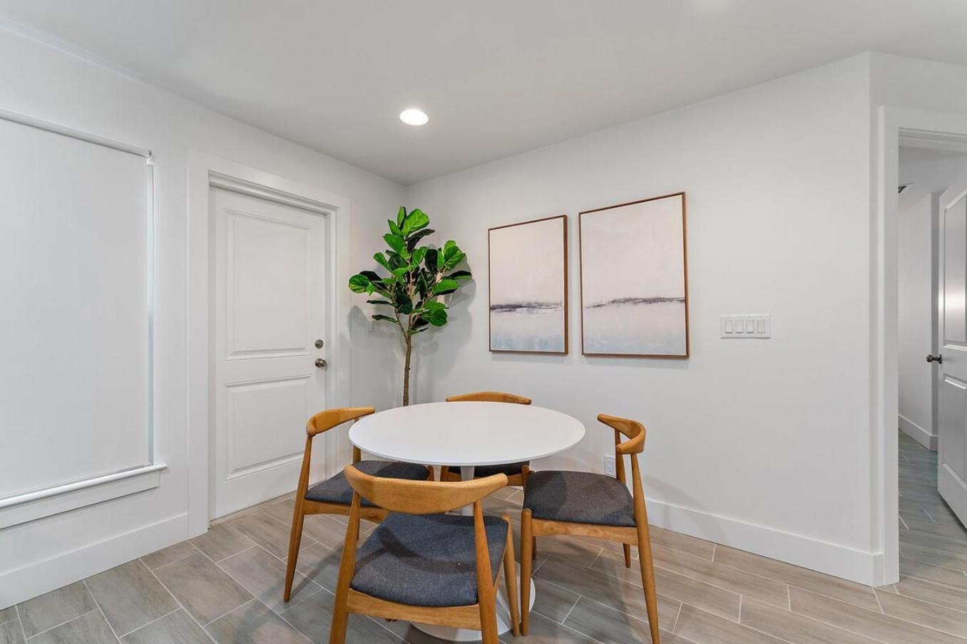 Bright & Spacious 3Br Close To Beaches Holiday home *