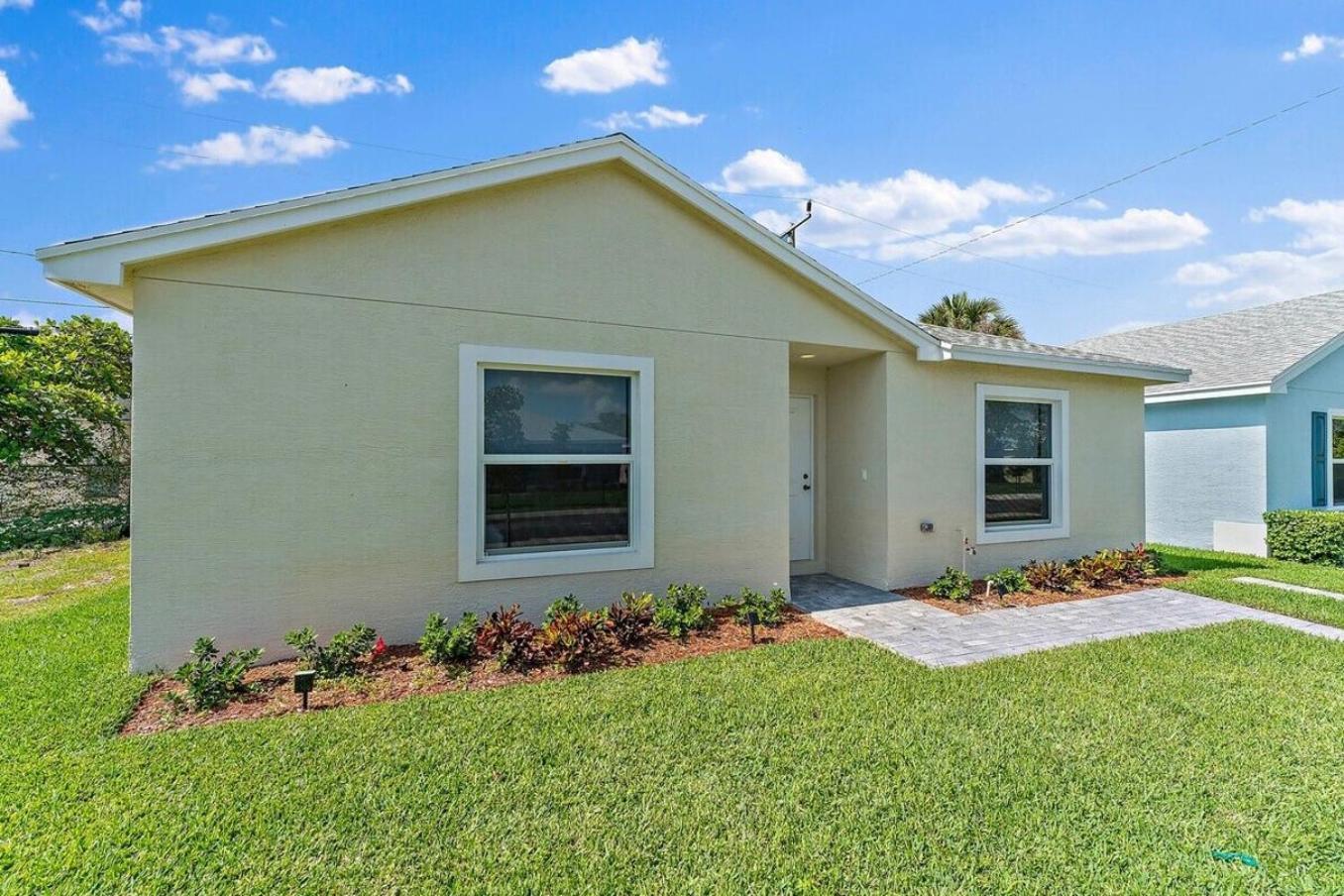 Bright & Spacious 3Br Close To Beaches Holiday home
