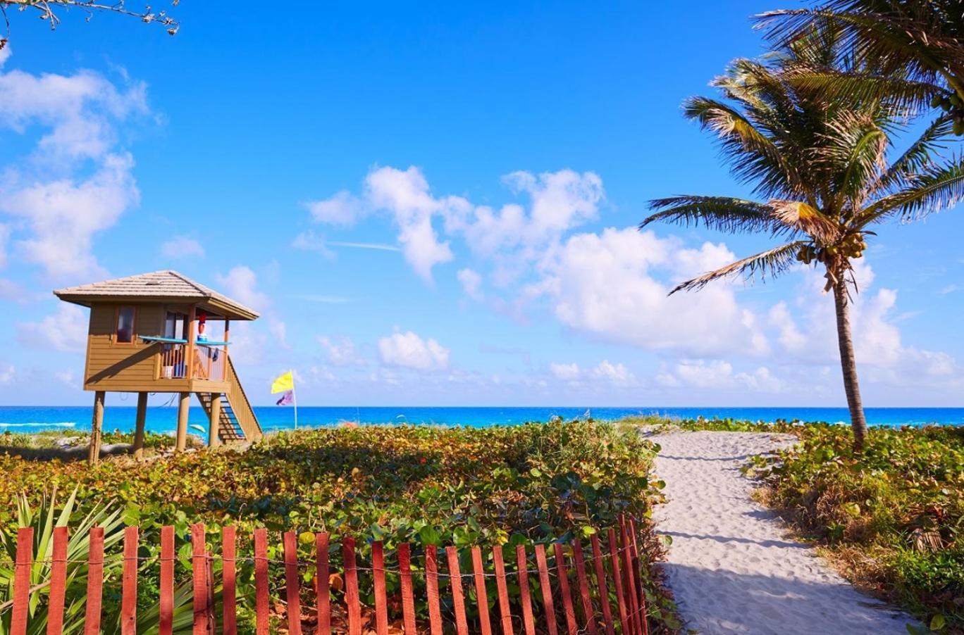 Sunny Beachside Oasis Sleeps 6,1 Blocktowaves *