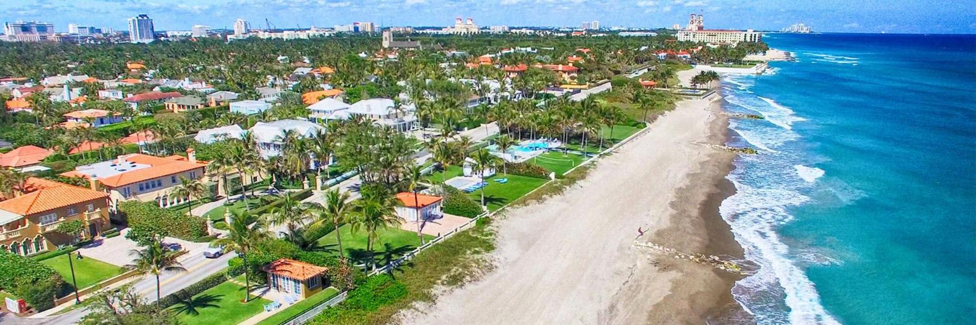Apartment 1 Block To The Beach! King Beds! Spacious! *