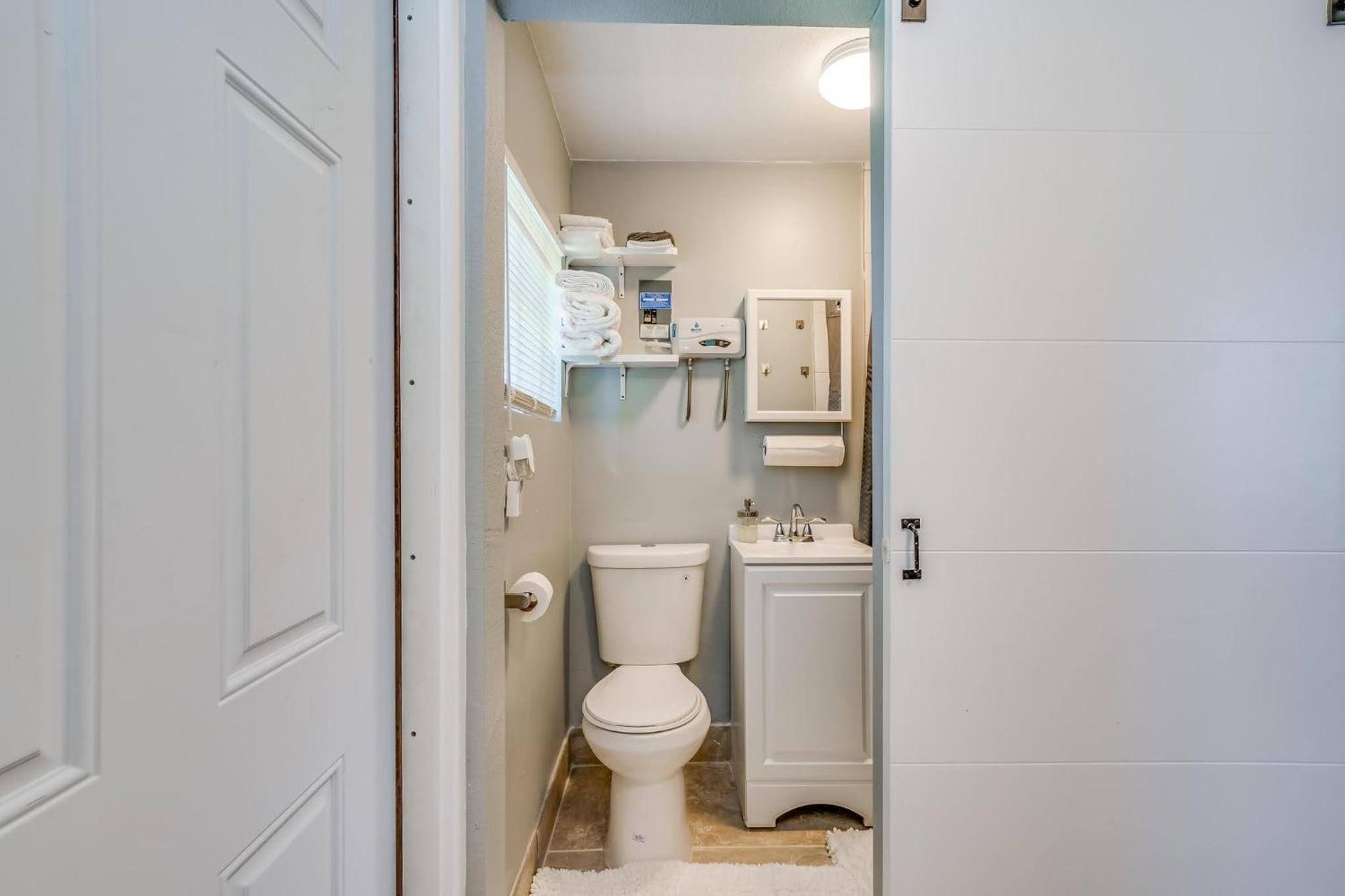 Apartment Cozy Comfy With Full Sofa Bed And Kitchenette West Palm Beach