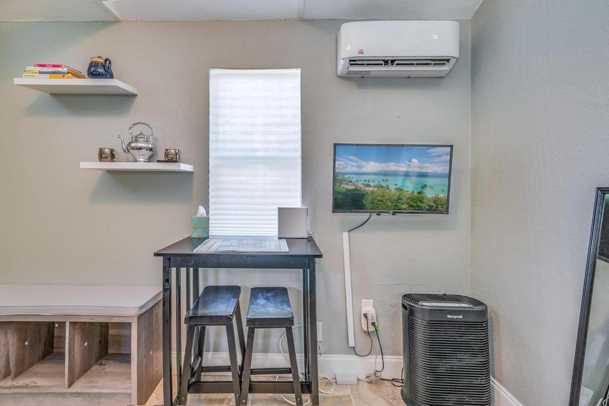 Cozy Comfy With Full Sofa Bed And Kitchenette *