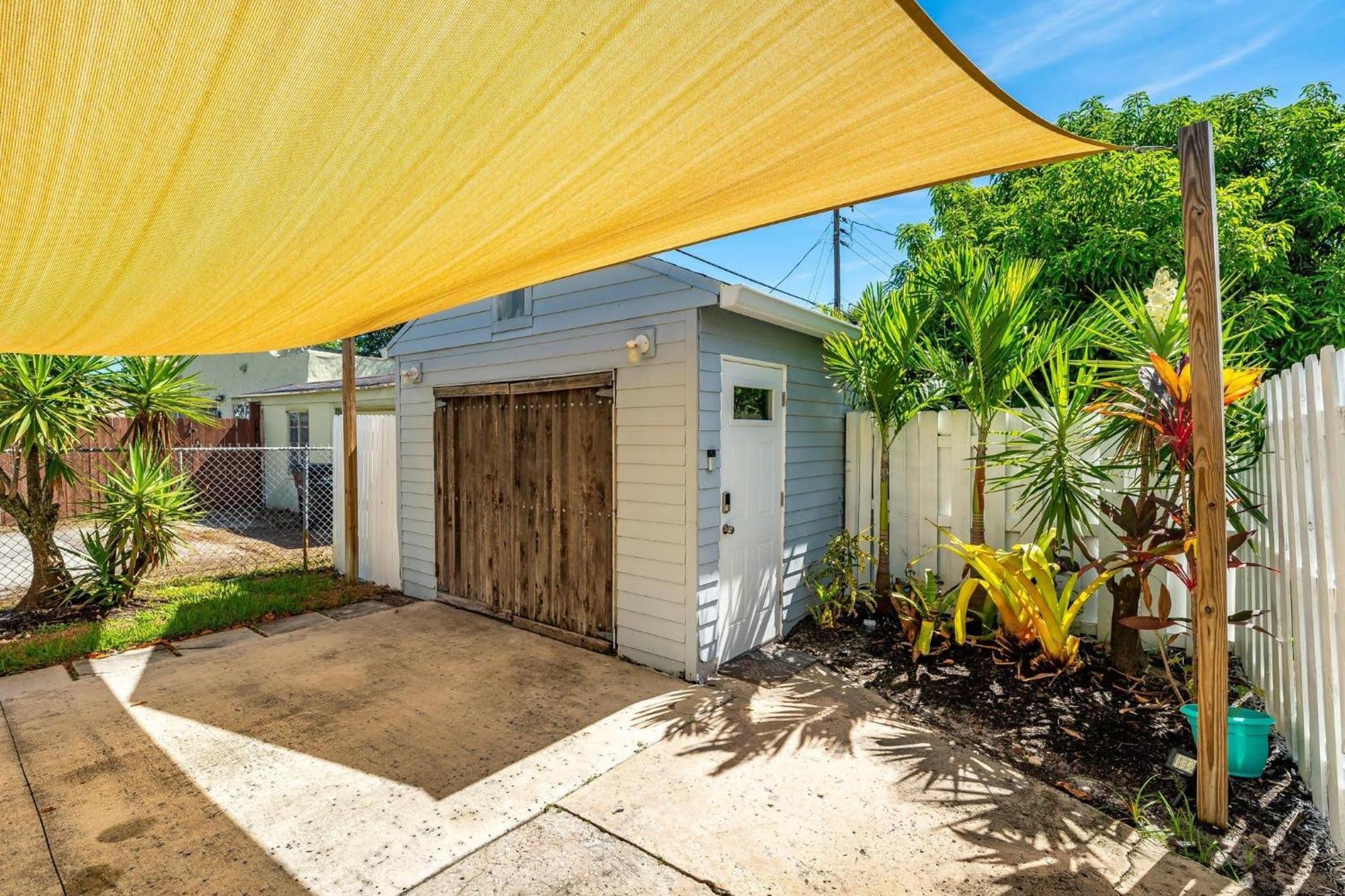 Apartment Cozy Comfy With Full Sofa Bed And Kitchenette West Palm Beach