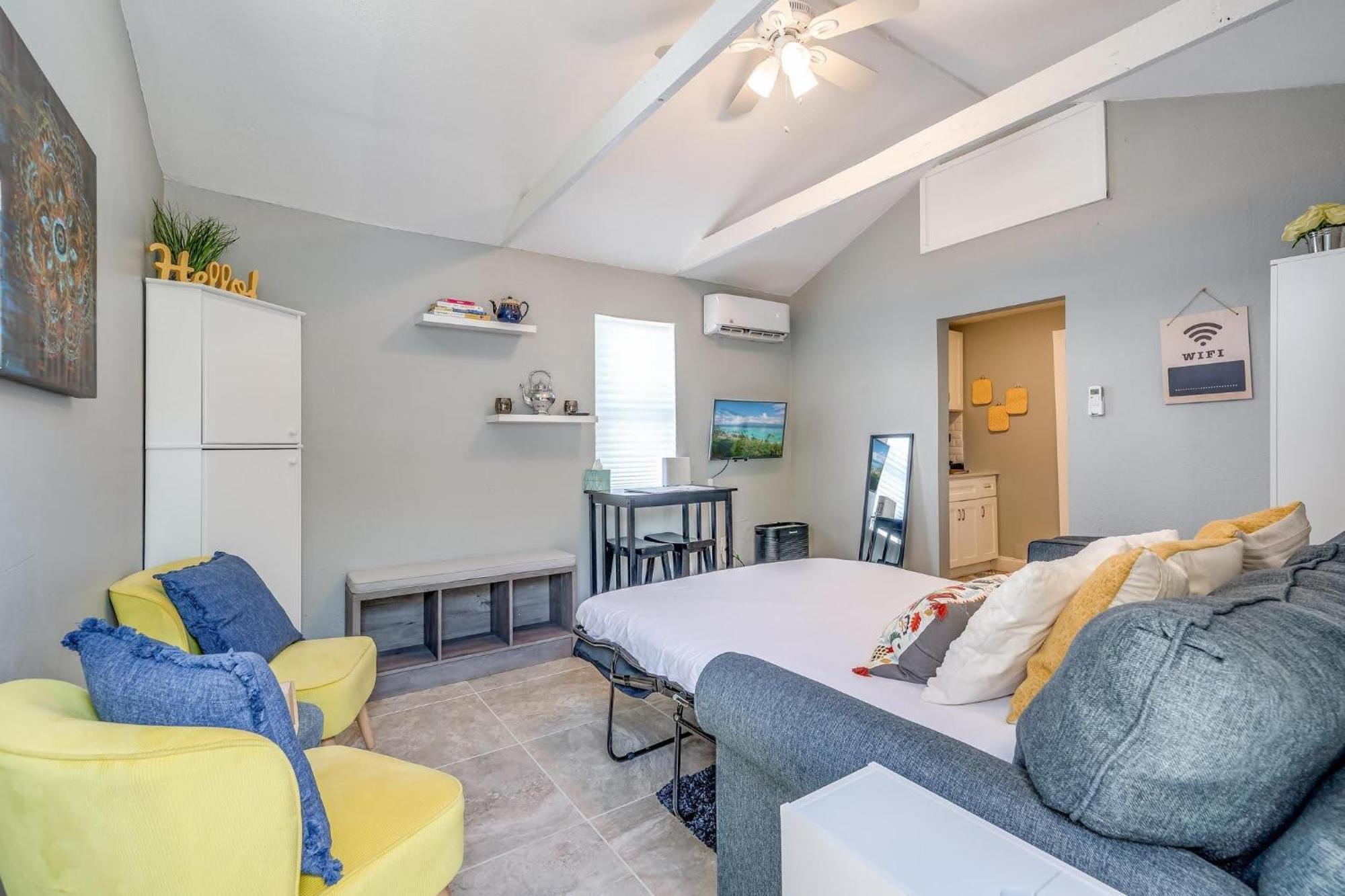 Cozy Comfy With Full Sofa Bed And Kitchenette West Palm Beach