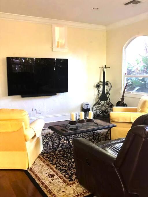 Serene Oasis Wpb Luxurious Three Br W Garden & Grill Holiday home