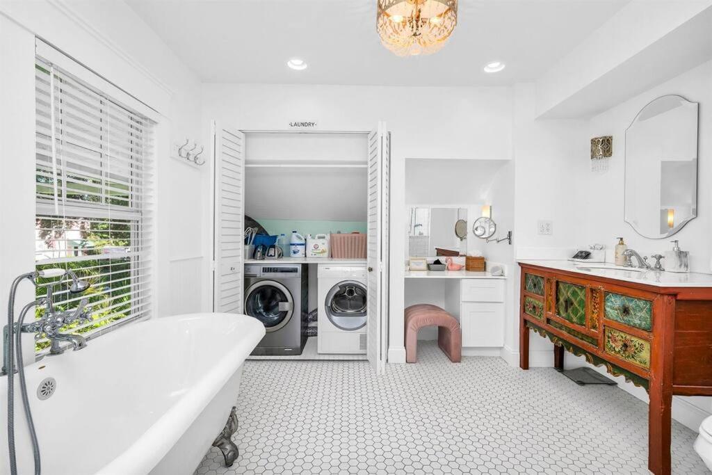 Historic El Cid With Guest & Tropical Pool *