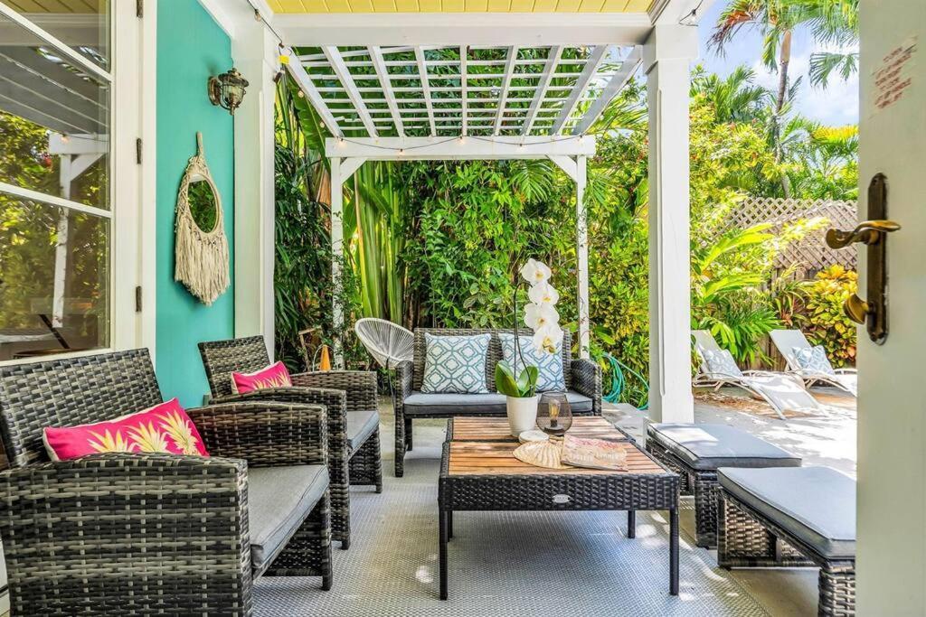 Historic El Cid With Guest & Tropical Pool