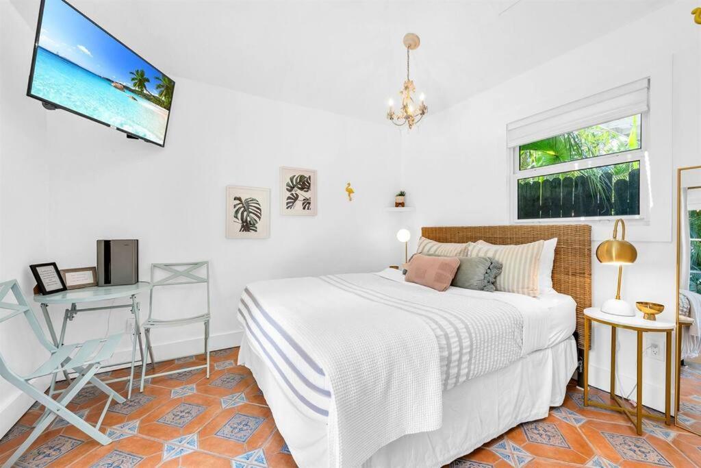 Historic El Cid With Guest & Tropical Pool