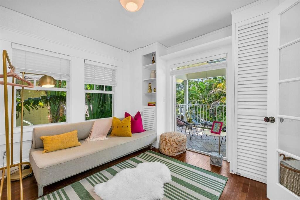 Historic El Cid With Guest & Tropical Pool