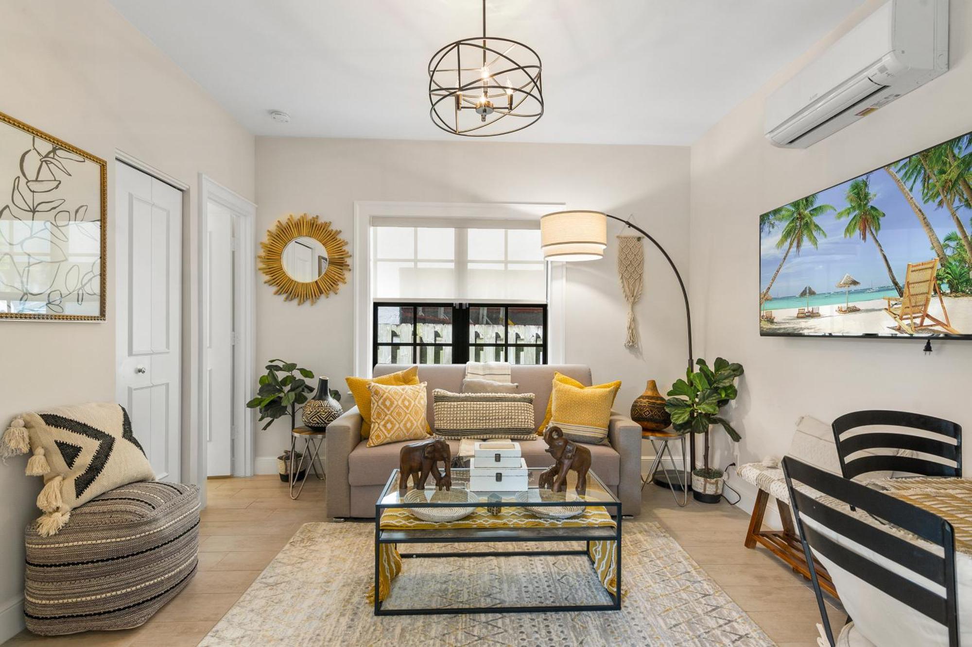Luxury Spanish Colonial And Guest *