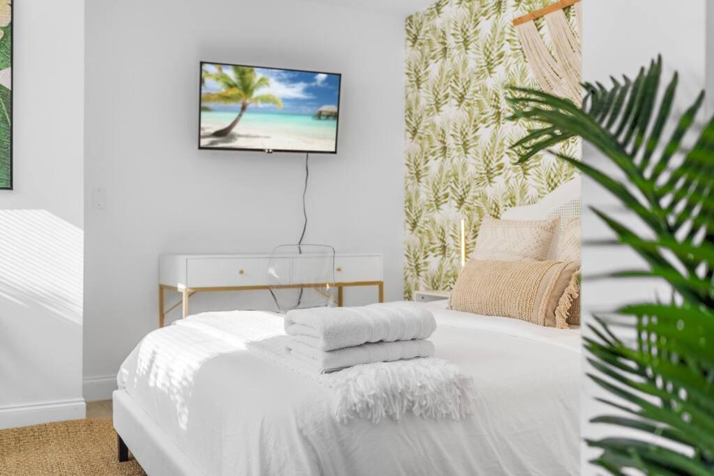 Sleek And Cozy L Freshly Renovated *