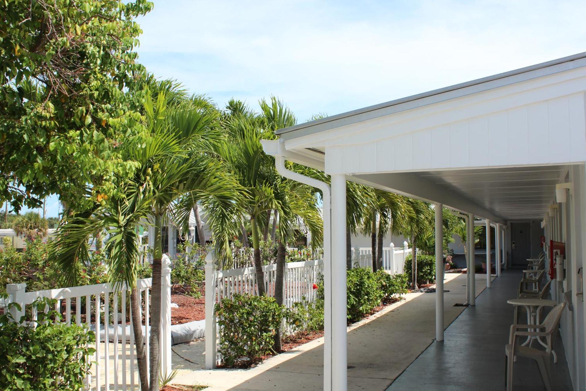 Economy Motel *