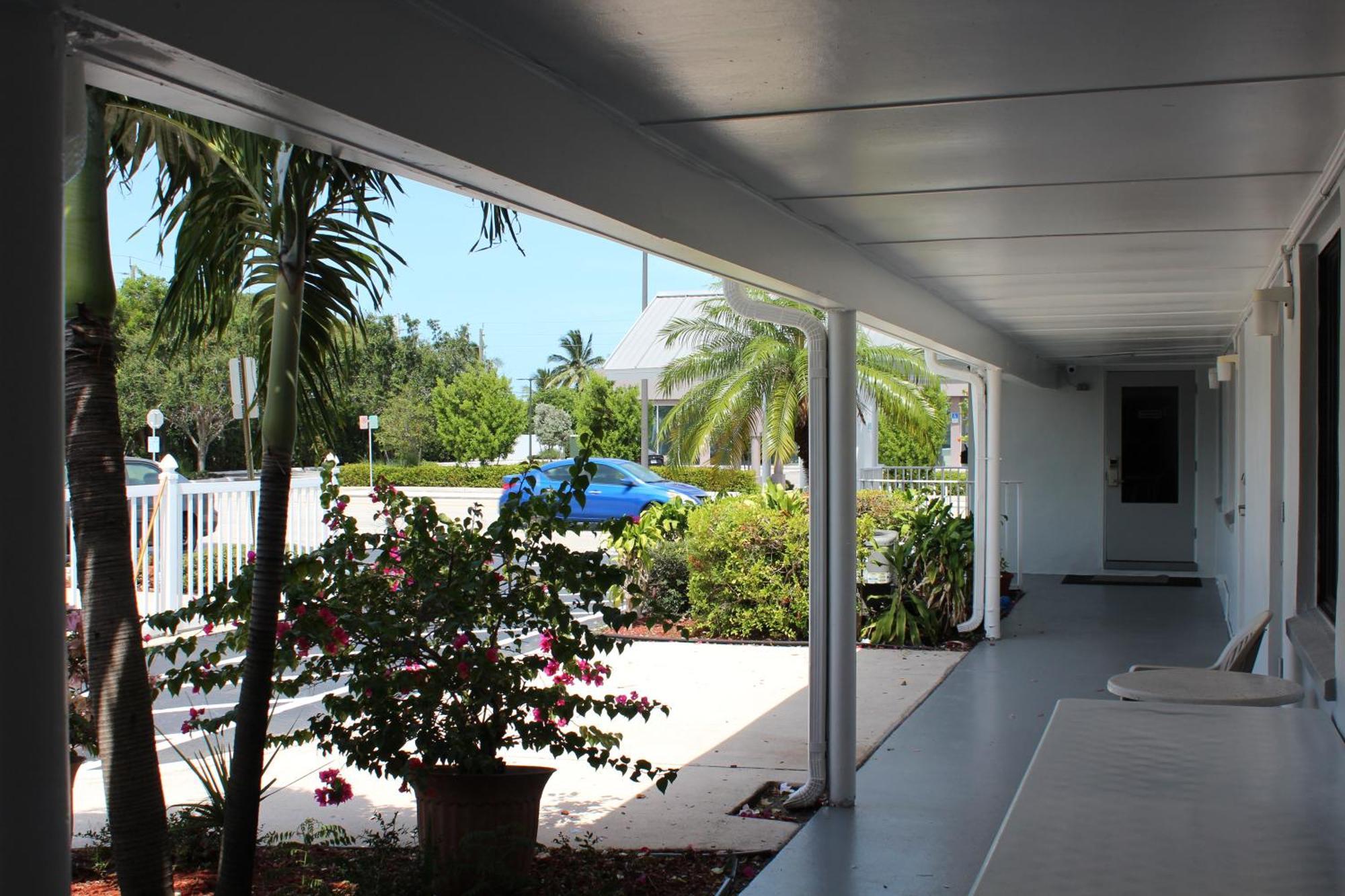 Economy Motel *