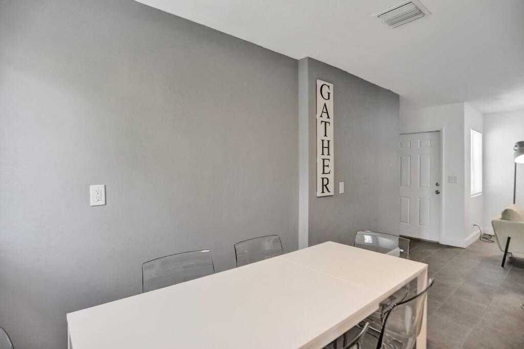 Apartment Downtown West Palm Beach, 2 Bedroom Vacation