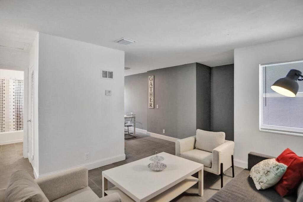 Downtown West Palm Beach, 2 Bedroom Vacation * West Palm Beach