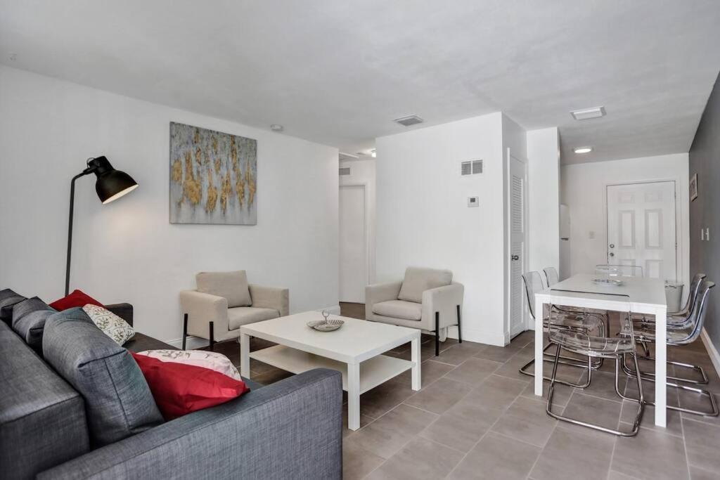 Downtown West Palm Beach, 2 Bedroom Vacation Apartment West Palm Beach