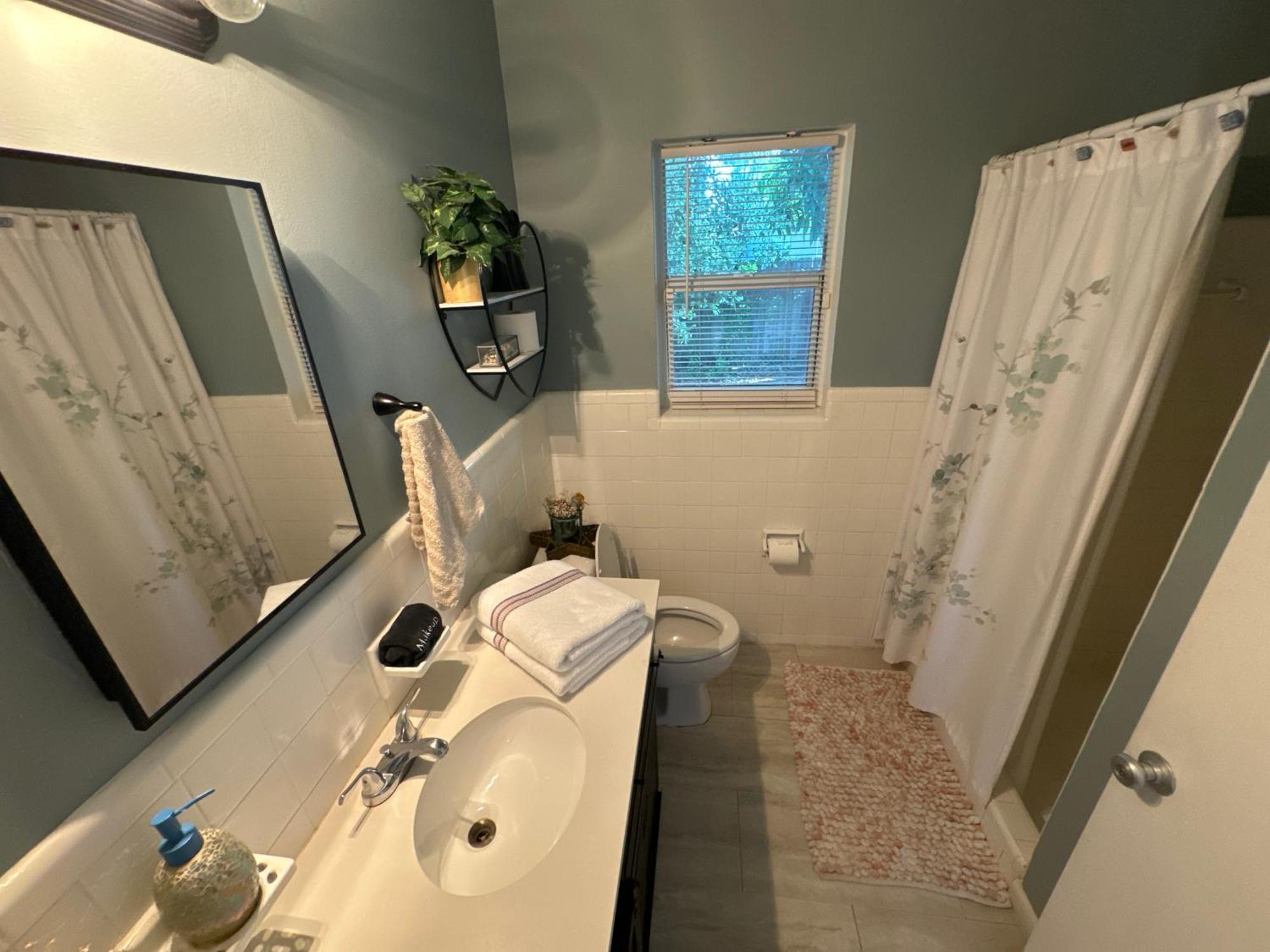 Pura Vida Private Access, & Bathroom * West Palm Beach