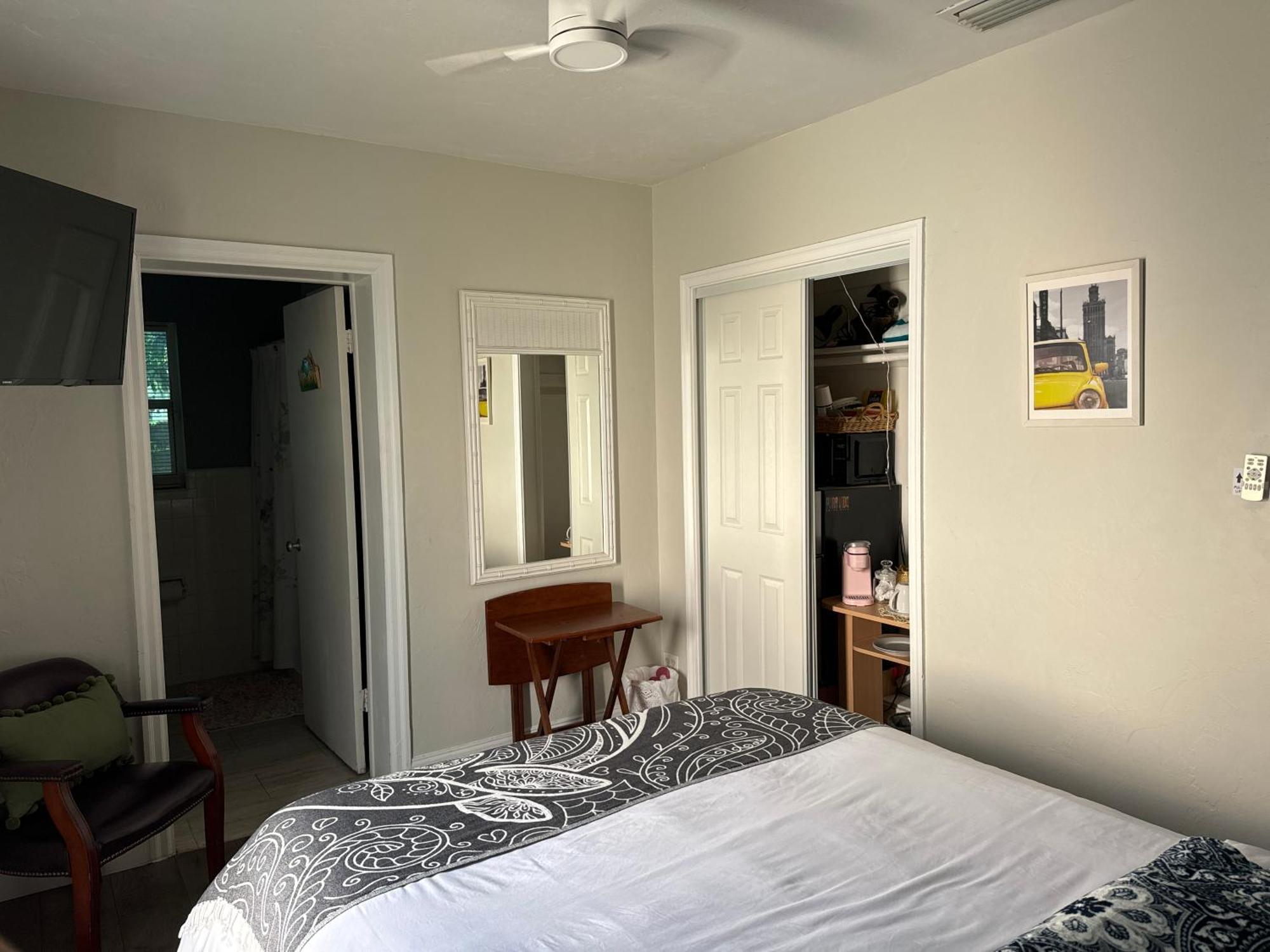 Pura Vida Private Access, & Bathroom Guest house West Palm Beach
